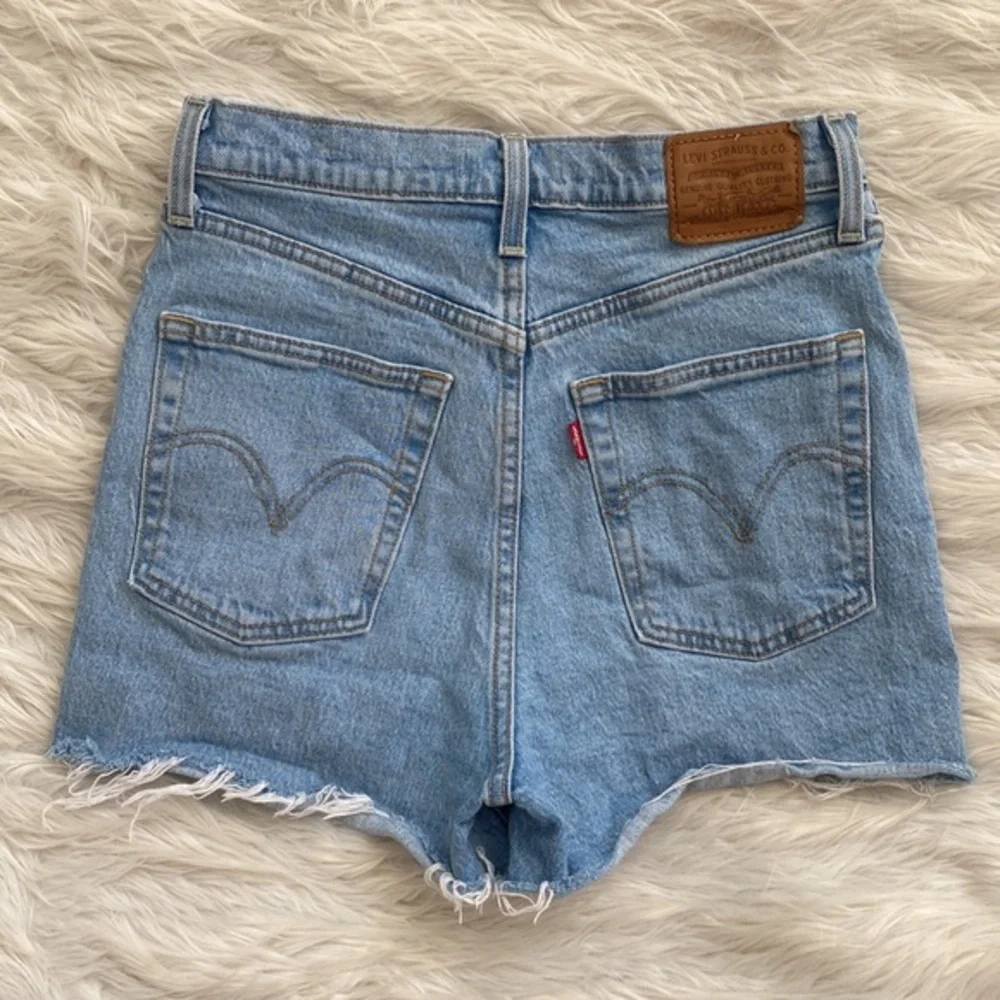 Levi’s |‎ Ribcage Denim Shorts